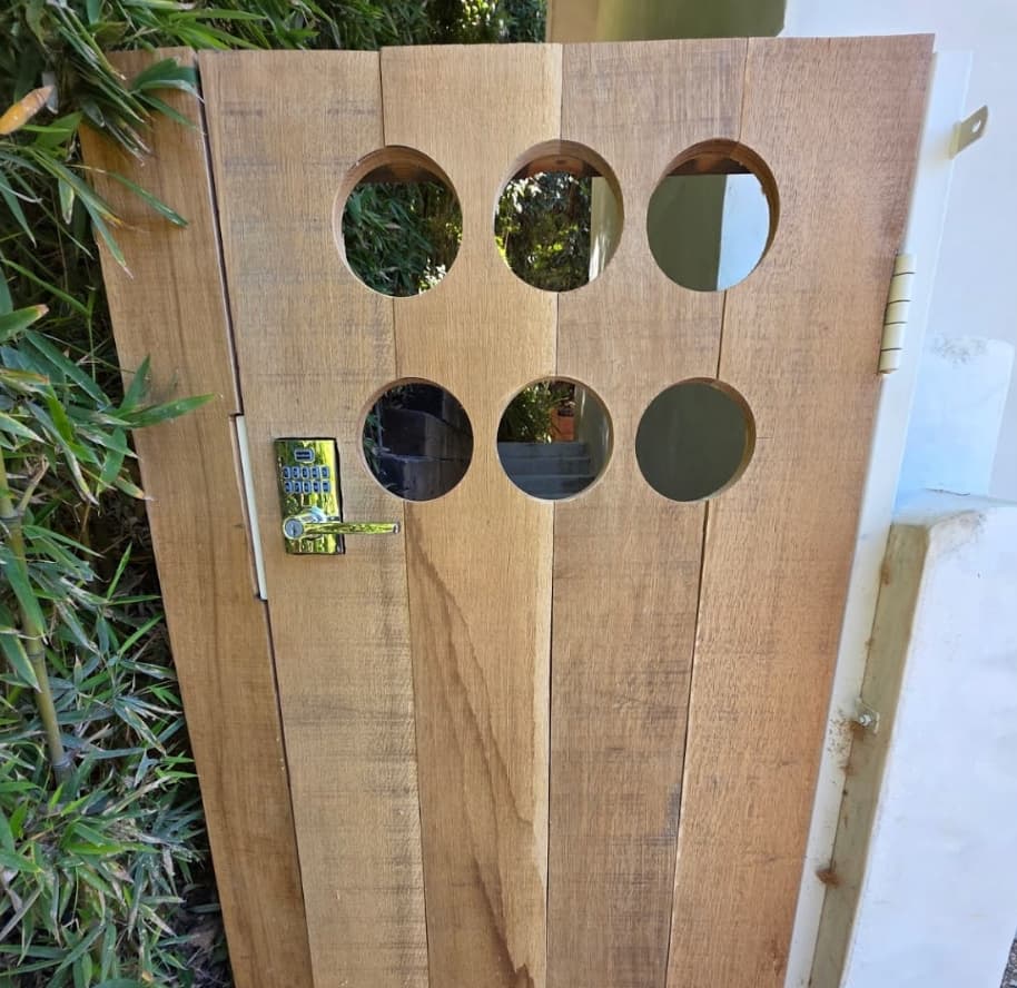 Fence Company in Calabasas
